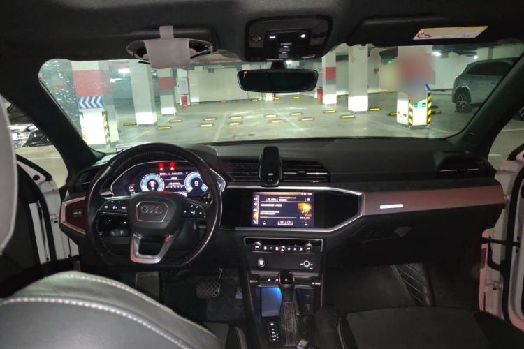 Used Audi Q3 2020 35 TFSI Fashion Dynamic Model Center Console