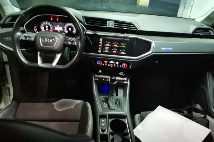 Used Audi Q3 2020 40 TFSI Fashion Dynamic Model Center Console
