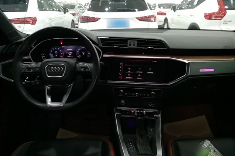 Used Audi Q3 2020 35 TFSI Fashionable and Elegant Model Center Console