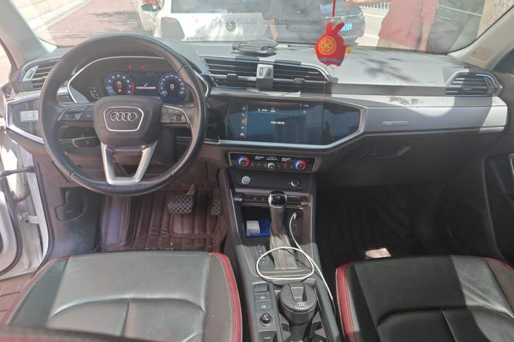 Used Audi Q3 2020 35 TFSI Fashionable and Elegant Model Center Console