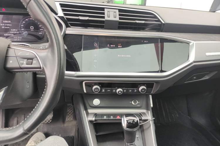 Used Audi Q3 2020 35 TFSI Fashion Dynamic Model Center Console