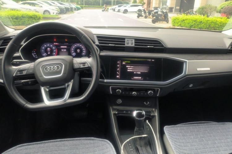 Used Audi Q3 2020 35 TFSI Fashion Dynamic Model Center Console