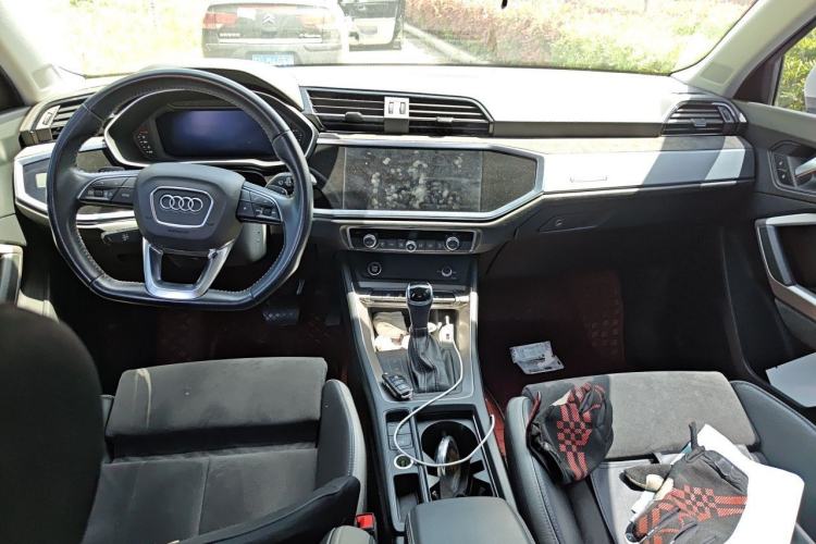 Used Audi Q3 2020 35 TFSI Fashion Dynamic Model Center Console