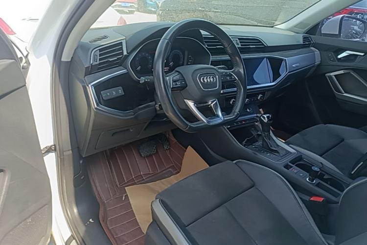 Used Audi Q3 2020 35 TFSI Fashion Dynamic Model Center Console
