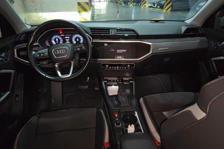 Used Audi Q3 2020 35 TFSI Ambition Dynamic Edition Center Console