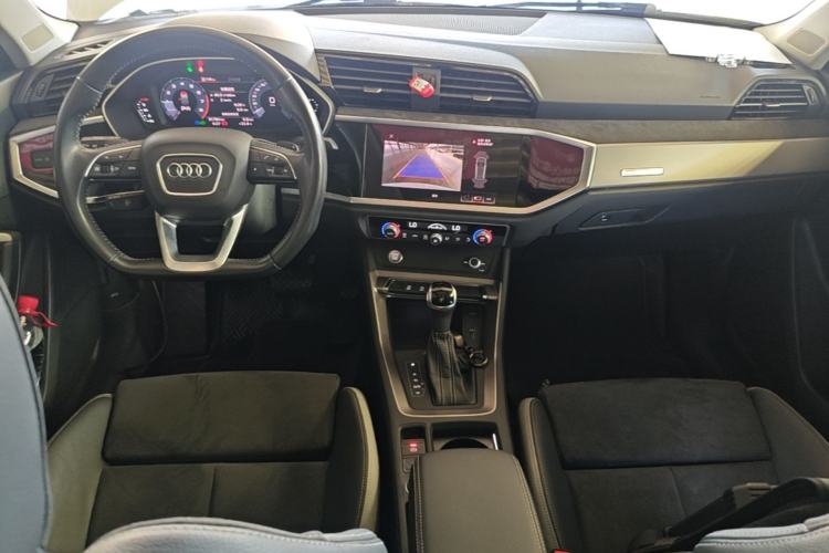 Used Audi Q3 2020 35 TFSI Fashion Dynamic Model Center Console