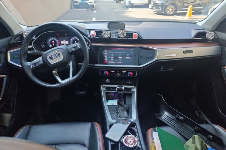 Used Audi Q3 2020 35 TFSI Fashionable and Elegant Model Center Console