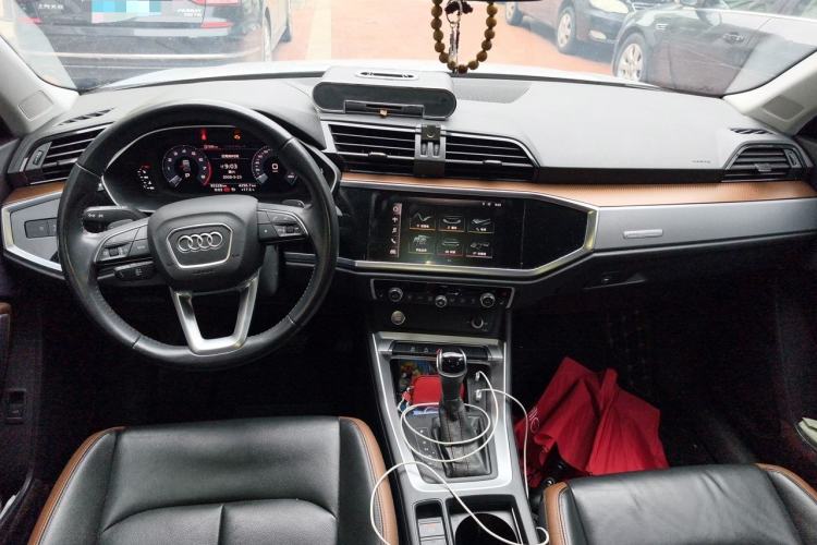 Used Audi Q3 2020 35 TFSI Fashionable and Elegant Model Center Console