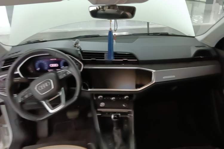 Used Audi Q3 2020 35 TFSI Fashion Dynamic Model Center Console