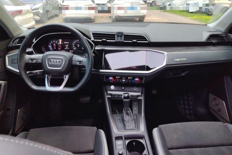 Used Audi Q3 2020 35 TFSI Fashion Dynamic Model Center Console