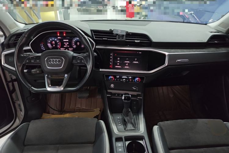 Used Audi Q3 2020 35 TFSI Fashion Dynamic Model Center Console
