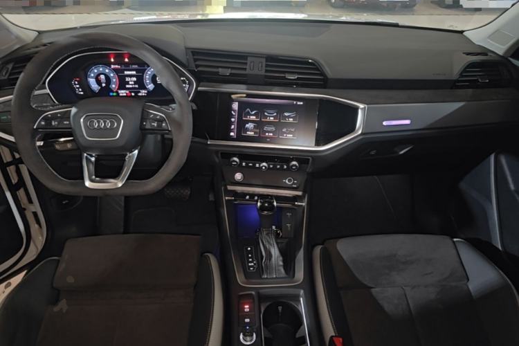Used Audi Q3 2020 40 TFSI Fashion Dynamic Model Center Console