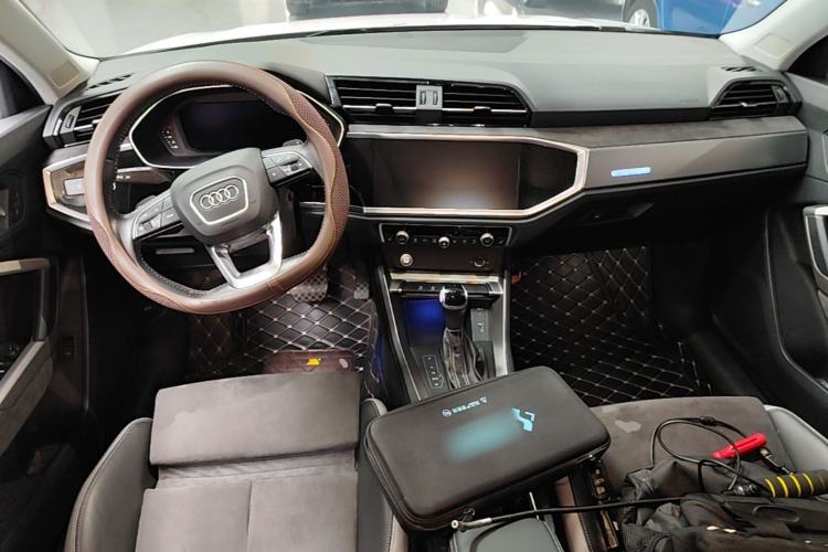 Used Audi Q3 2020 40 TFSI Fashion Dynamic Model Center Console