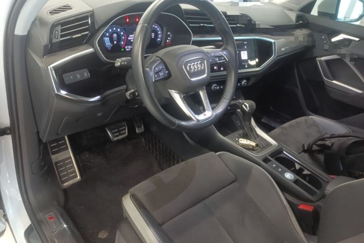 Used Audi Q3 2020 35 TFSI Ambition Dynamic Edition Center Console