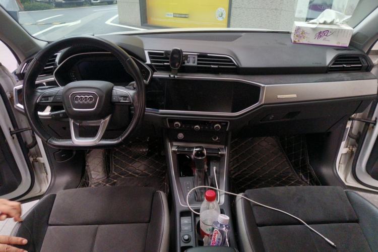 Used Audi Q3 2020 35 TFSI Fashion Dynamic Model Center Console
