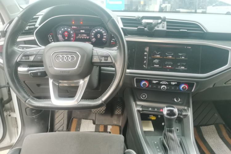 Used Audi Q3 2020 35 TFSI Fashion Dynamic Model Center Console
