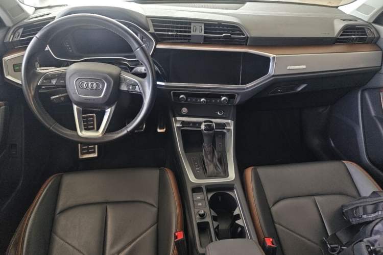 Used Audi Q3 2020 35 TFSI Fashionable and Elegant Model Center Console