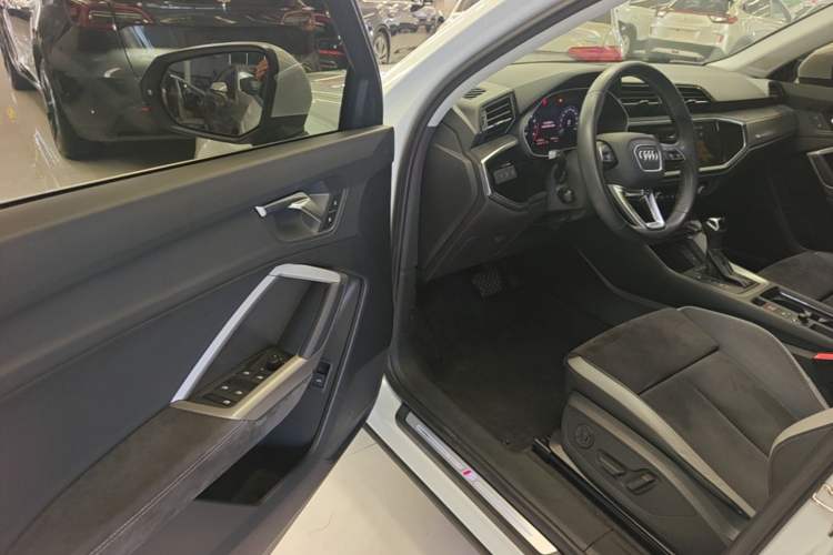 Used Audi Q3 2020 35 TFSI Ambition Dynamic Edition Driver Seat
