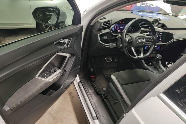 Used Audi Q3 2020 35 TFSI Ambition Dynamic Edition Driver Seat