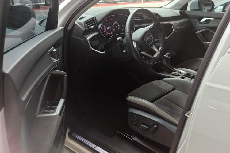 Used Audi Q3 2020 35 TFSI Fashion Dynamic Model Driver Seat