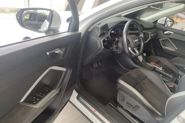 Used Audi Q3 2020 35 TFSI Fashion Dynamic Model Driver Seat