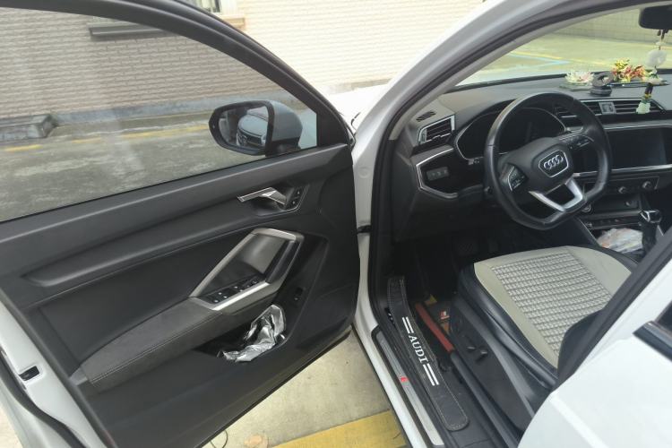 Used Audi Q3 2020 35 TFSI Fashion Dynamic Model Driver Seat