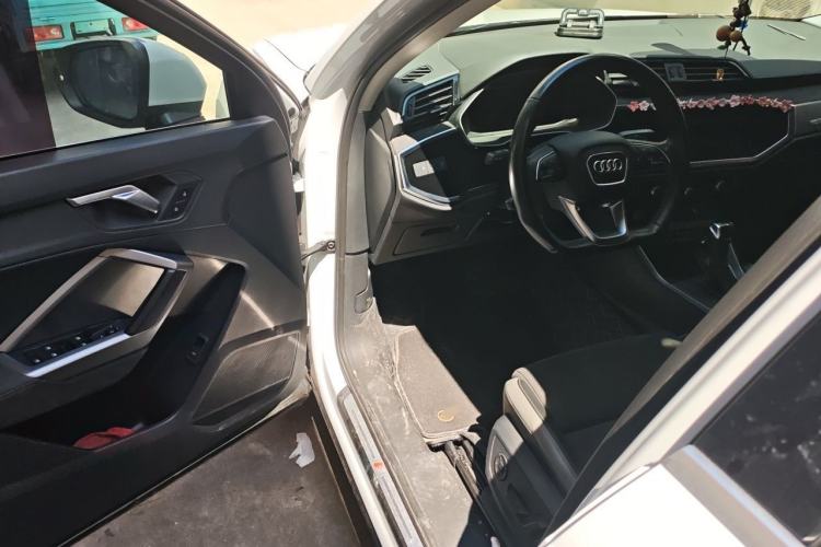 Used Audi Q3 2020 35 TFSI Fashion Dynamic Model Driver Seat