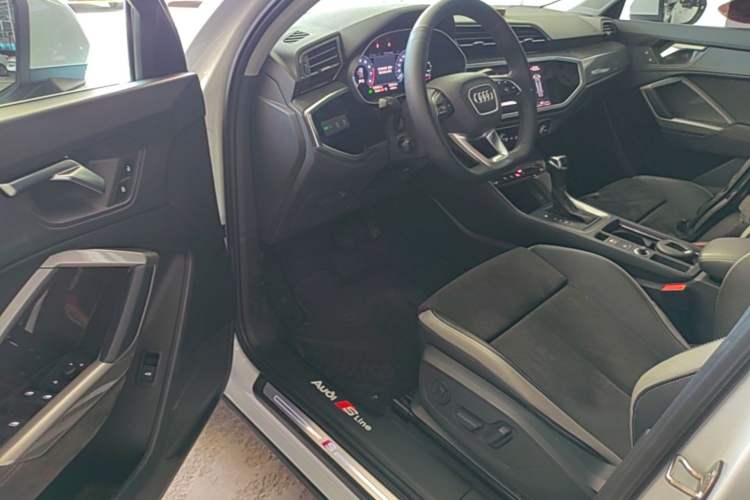 Used Audi Q3 2020 35 TFSI Fashion Dynamic Model Driver Seat