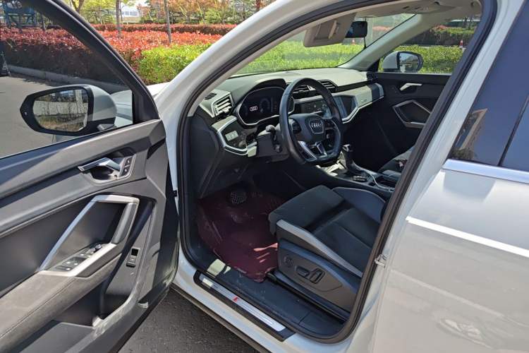 Used Audi Q3 2020 35 TFSI Fashion Dynamic Model Driver Seat
