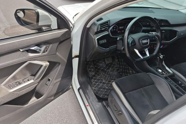 Used Audi Q3 2020 35 TFSI Fashion Dynamic Model Driver Seat