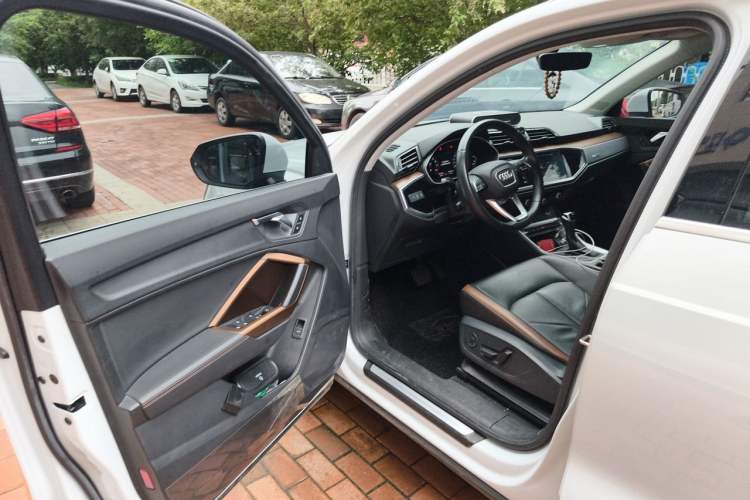 Used Audi Q3 2020 35 TFSI Fashionable and Elegant Model Driver Seat