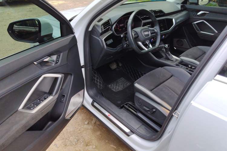 Used Audi Q3 2020 35 TFSI Fashion Dynamic Model Driver Seat