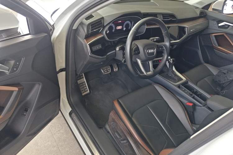 Used Audi Q3 2020 35 TFSI Fashionable and Elegant Model Driver Seat