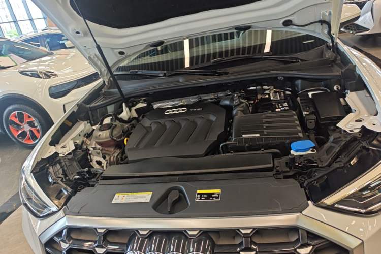 Used Audi Q3 2020 40 TFSI Fashion Dynamic Model Engine Bay
