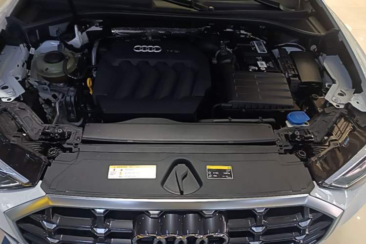 Used Audi Q3 2020 40 TFSI Fashion Dynamic Model Engine Bay