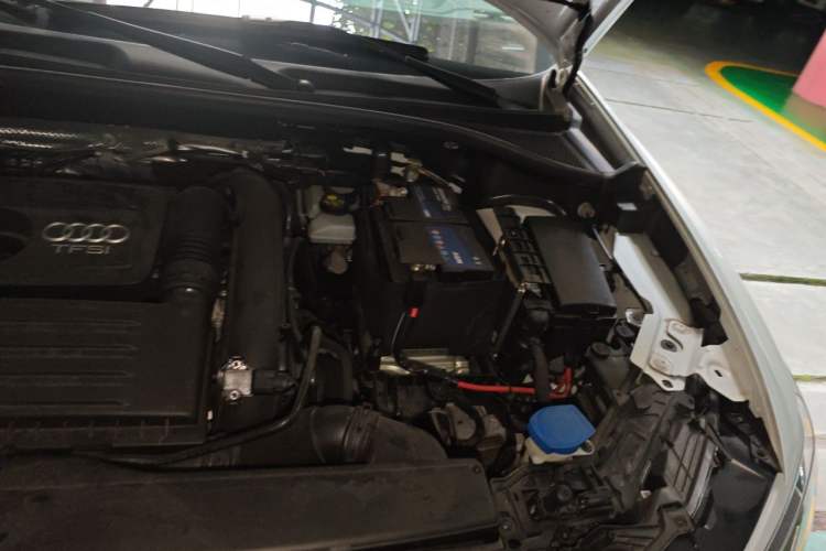 Used Audi Q3 2020 35 TFSI Fashion Dynamic Model Engine Bay Left