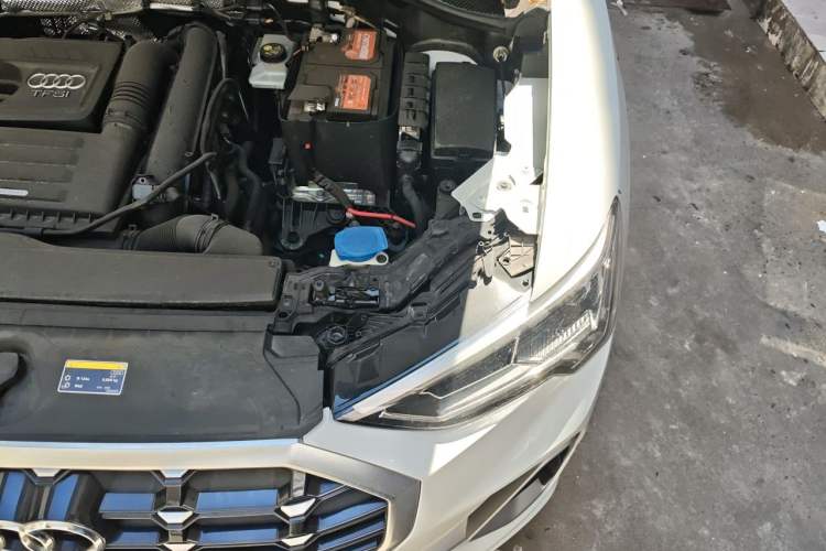 Used Audi Q3 2020 35 TFSI Fashion Dynamic Model Engine Bay Left