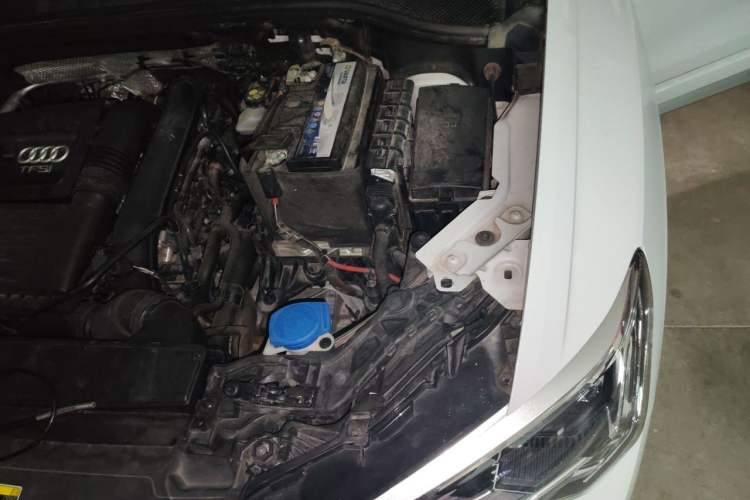 Used Audi Q3 2020 35 TFSI Fashion Dynamic Model Engine Bay Left