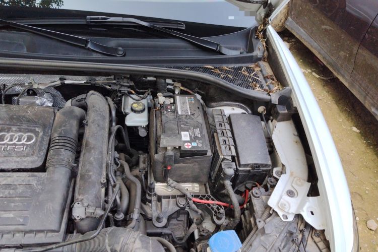 Used Audi Q3 2020 35 TFSI Fashion Dynamic Model Engine Bay Left