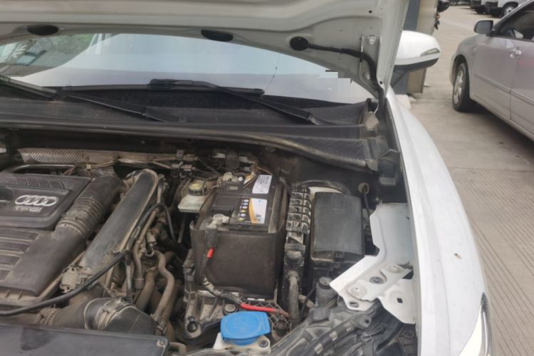 Used Audi Q3 2020 35 TFSI Fashion Dynamic Model Engine Bay Left