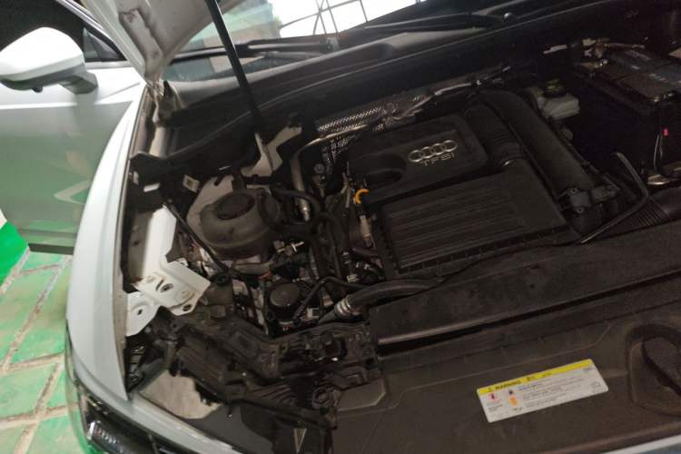 Used Audi Q3 2020 35 TFSI Fashion Dynamic Model Engine Bay Right