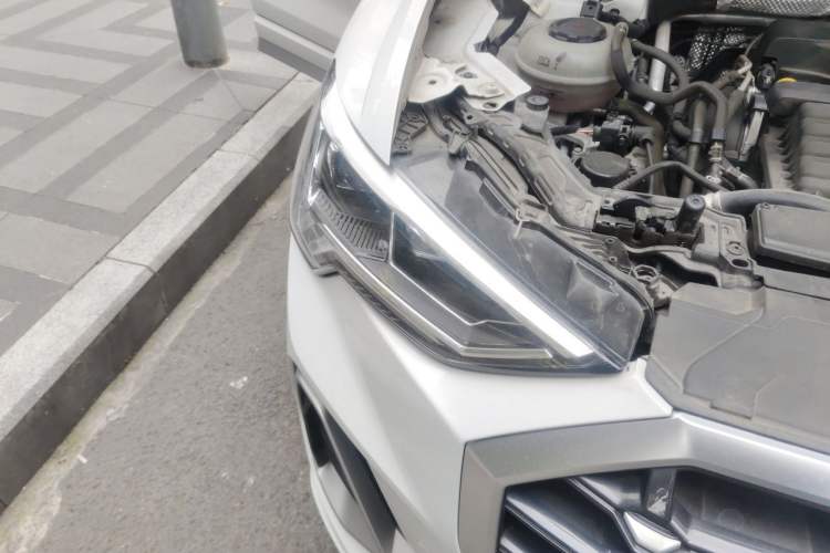 Used Audi Q3 2020 35 TFSI Fashion Dynamic Model Engine Bay Right