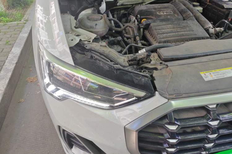 Used Audi Q3 2020 35 TFSI Fashion Dynamic Model Engine Bay Right