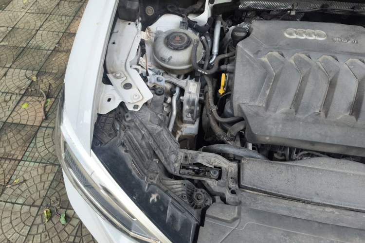 Used Audi Q3 2020 40 TFSI Fashion Dynamic Model Engine Bay Right