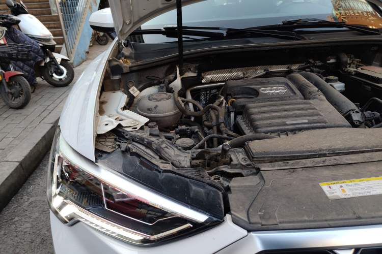 Used Audi Q3 2020 35 TFSI Fashion Dynamic Model Engine Bay Right
