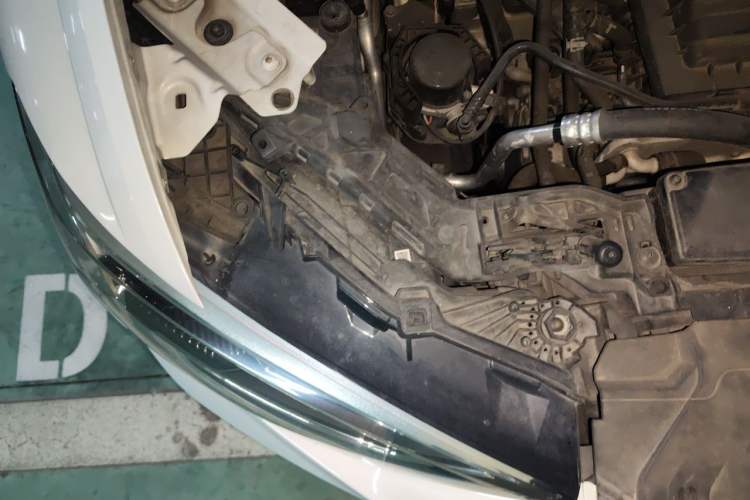 Used Audi Q3 2020 35 TFSI Fashion Dynamic Model Engine Bay Right