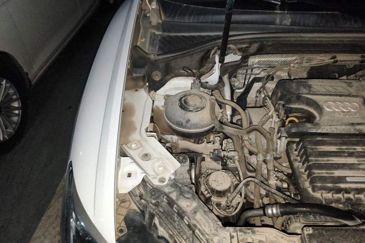Used Audi Q3 2020 35 TFSI Fashion Dynamic Model Engine Bay Right