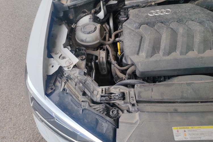 Used Audi Q3 2020 40 TFSI Fashion Dynamic Model Engine Bay Right