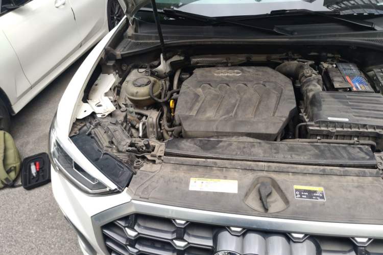 Used Audi Q3 2020 40 TFSI Fashion Dynamic Model Engine Bay Right