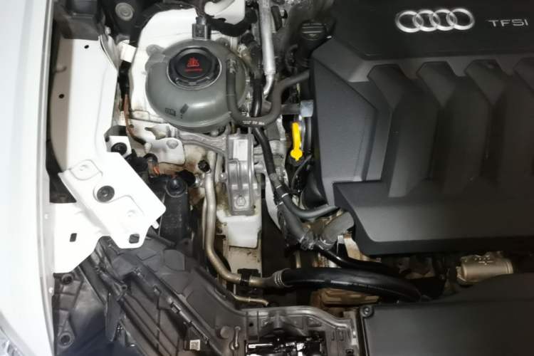 Used Audi Q3 2020 40 TFSI Fashion Dynamic Model Engine Bay Right